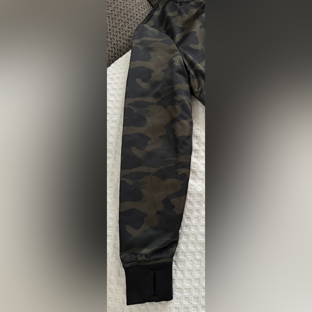 BLANC NOIR Reversible Quilted Bomber Jacket in Camo / Navy XS Black Olive Green - Picture 10 of 16